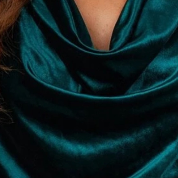 Luxe Dark Green Velvet Drapey Fitted Party Evening Dress - Picture 6 of 9